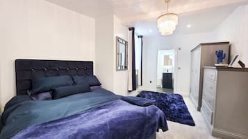 2 bedrooms, iron/ironing board, internet, bed sheets