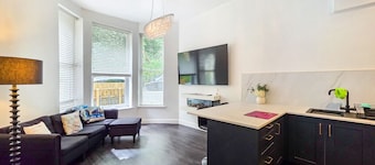 stylish ground floor apartment off Douglas promenade