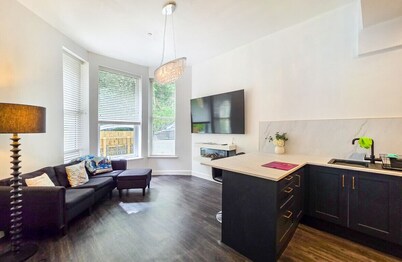 stylish ground floor apartment off Douglas promenade
