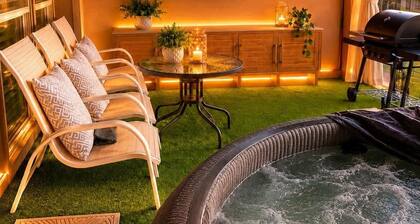 Regent Villa | Theatre | Hot Tub | Game Room | BBQ