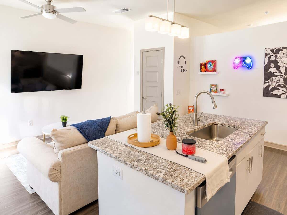 Designer Game Suite | Resort Amenities | Dart Rail - 歐文