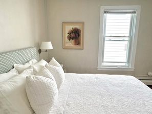 2 bedrooms, iron/ironing board, WiFi, bed sheets - 2-Bedroom Apartment Steps from Eastern Prom - Walk to Everything! (Portland)
