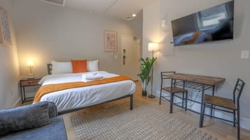 Iron/ironing board, WiFi, bed sheets