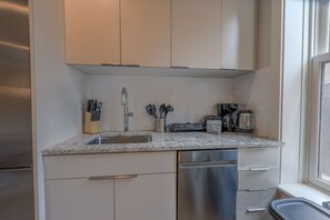 Fridge, microwave, dishwasher, coffee/tea maker - Stunning Studio Apartment on Newbury St! (Boston)