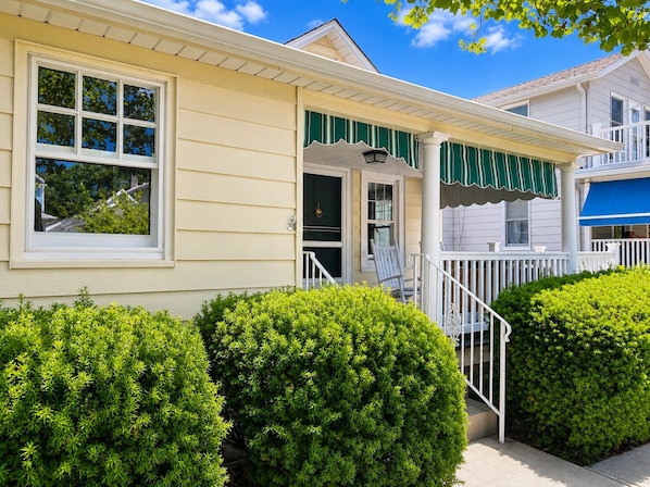 Exterior detail - Adorable 1-Bedroom Bungalow in Serene Ocean Grove Perfect For A Getaway (Neptune Township)