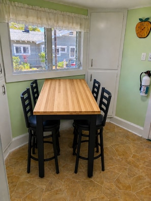 Dining - Adorable 1-Bedroom Bungalow in Serene Ocean Grove Perfect For A Getaway (Neptune Township)