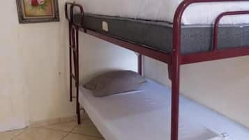 Basic Shared Dormitory | Desk, laptop workspace, WiFi (free)