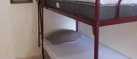 Basic Shared Dormitory | Desk, laptop workspace, WiFi (free)