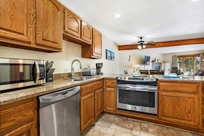 Coffee/tea maker, fridge, microwave, oven - Snowscape | Hot Tub • Sauna • Fireplace • Trails (Silverthorne)