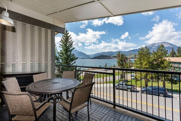 Outdoor dining - Lakeview | Walkable • Hot Tub • Close to Resorts! (Dillon)