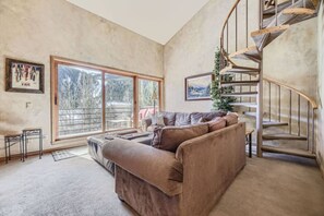 TV, fireplace, stereo, offices - Mountainside | Garage | Hot Tub | Steps to Lifts! (Keystone)