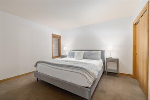 4 bedrooms, desk, iron/ironing board, WiFi - Mountainside | Garage | Hot Tub | Steps to Lifts! (Keystone)