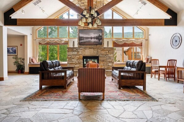 TV, fireplace, stereo, offices - SkiStone Studio | Steps to the Slopes | Sleeps 4! (Keystone)