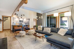 TV, fireplace, stereo, offices - The Wild Irishman | Hot Tub • Free Shuttle • Pool (Dillon)
