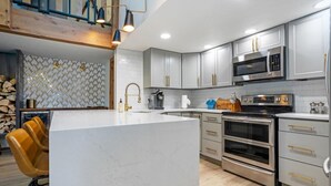 Coffee/tea maker, fridge, microwave, oven - The Wild Irishman | Hot Tub • Free Shuttle • Pool (Dillon)