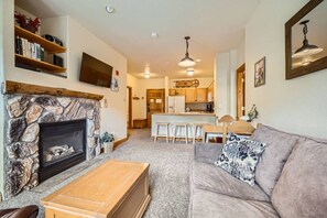 TV, fireplace, stereo, offices - Slopeside | Views | Heated Garage | Walk to Lifts! (Keystone)