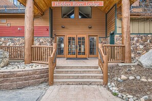 Exterior detail - Slopeside | Views | Heated Garage | Walk to Lifts! (Keystone)
