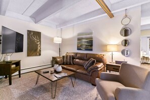 Fernseher, Kamin, Stereoanlage, Arbeitsbereiche