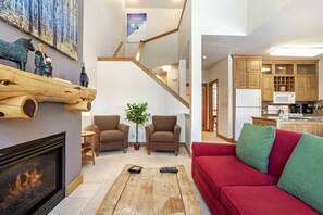 Fernseher, Kamin, Stereoanlage, Arbeitsbereiche