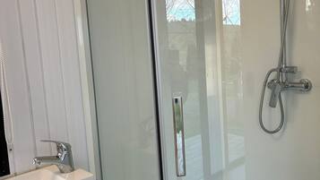 Shower, hair dryer, towels, shampoo