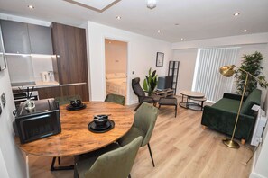 2 Schlafzimmer, Schreibtisch, Bügeleisen/Bügelbrett, WLAN