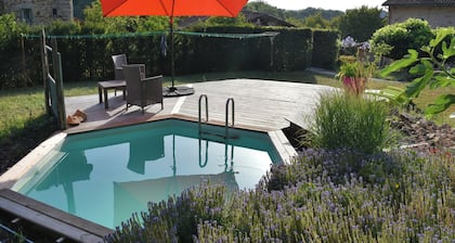 A charming bed-and-breakfast with a private terrace in Limousin Park.