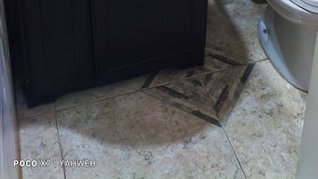 Toallas, jabón, papel higiénico