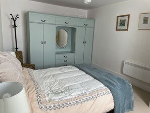 2 bedrooms, WiFi, bed sheets - Central location, Its our home away from home unique, cosy and charming. (Boat of Garten)