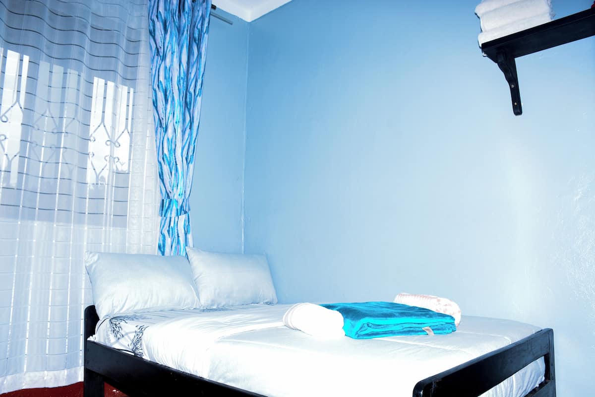Double Room, Balcony | Iron/ironing board (on request), WiFi (free)