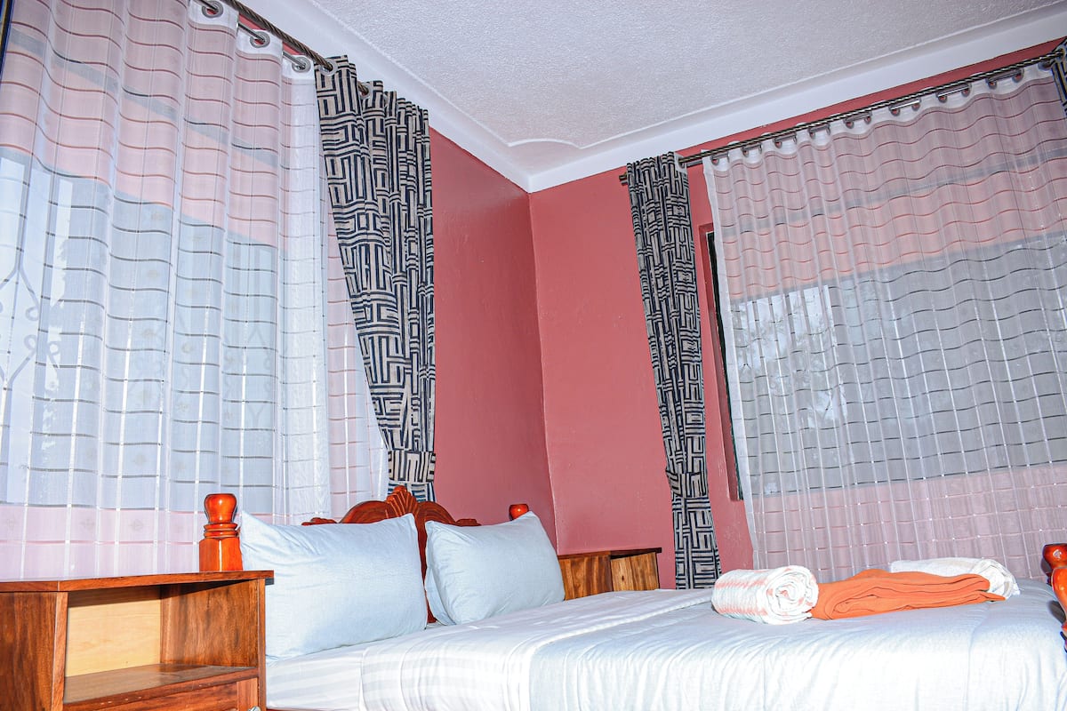 Double Room, Balcony, Garden View | Iron/ironing board (on request), WiFi (free)