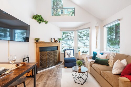 Bright & cozy, 10/10 location, free parking_1BDR