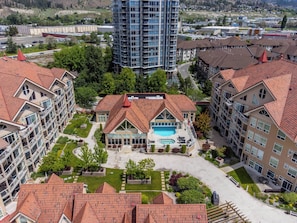 Exterior - Luxury 3BR Discovery Bay Condo | Pools, Hot Tubs & Downtown Kelowna (Kelowna)
