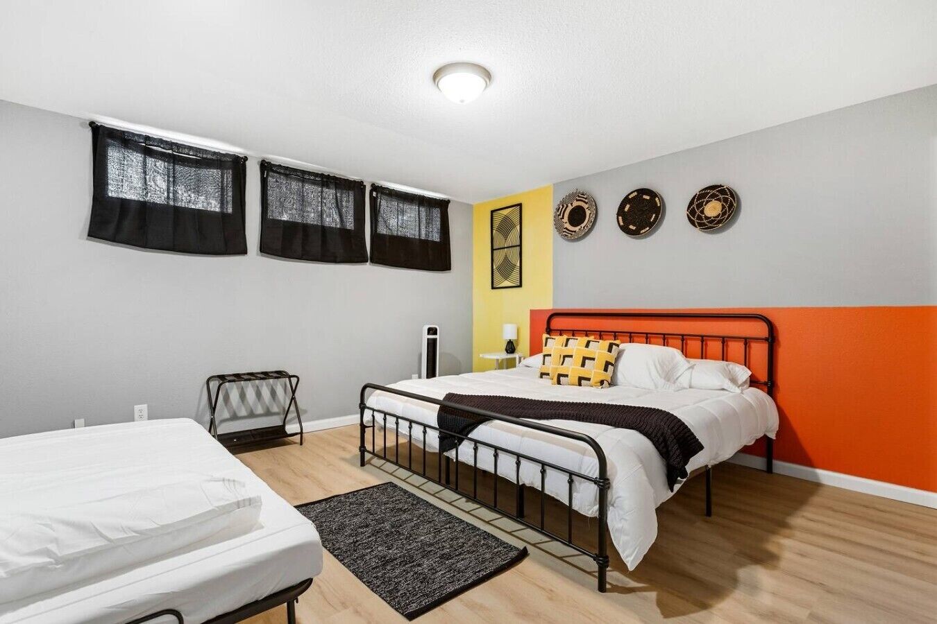 4 bedrooms, desk, iron/ironing board, travel crib