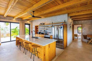 Coffee/tea maker, fridge, microwave, oven - Relaxing tropical villa with private plunge pool, open layout & canal water view (Placencia)