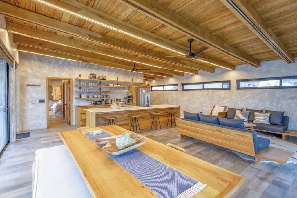 Tranquil Villa With Water Views, Private Pool, Deck Dining, Wifi & Ac - Placencia