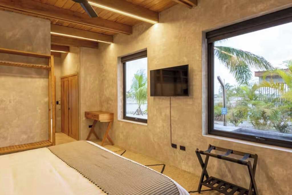 Stylish Waterfront Villa With Pool, Lush Views & Floor-to-ceiling Windows - Placencia