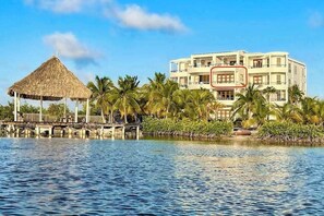 Exterior - 2BR Suite with spectacular veranda views, pool, WiFi and kitchen (San Pedro)