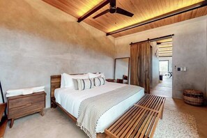 Iron/ironing board, WiFi, bed sheets - Luxury villa in gated community with tropical garden, pool & pet friendly (Placencia)