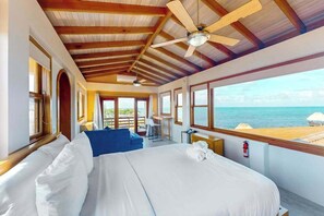 WiFi, bed sheets - Tropical retreat villa with a pool, dock, bikes, canoes, balconies, and 360 views (Caye Caulker)