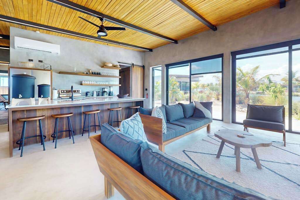 Elegant Waterfront Villa With Private Terrace, Pool, Beach Access & 4 En-suites - Placencia