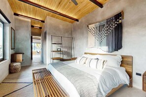 Desk, iron/ironing board, WiFi, bed sheets - Waterfront villa with pool, spacious deck, dog-friendly & office space (Placencia)