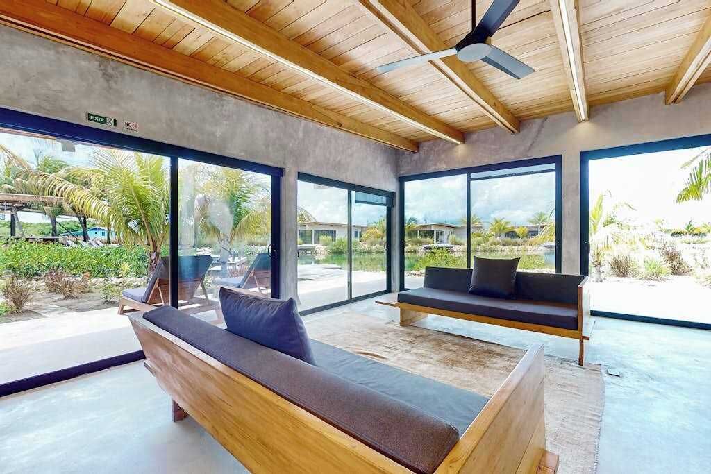 Tranquil Canal-view Villa With Wifi, Dog-friendly Space & Open Layout - Placencia