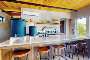Coffee/tea maker, fridge, microwave, oven - Elegant waterfront villa with private pool, terrace and beach club access (Placencia)