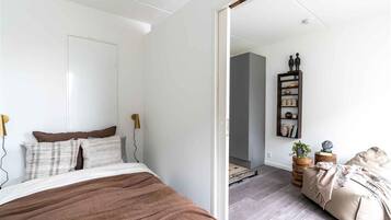 In-room safe, iron/ironing board, travel cot, free WiFi