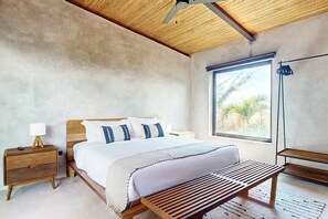 Iron/ironing board, WiFi, bed sheets - Water-view villa with plunge pool, private deck, full kitchen & partial AC (Placencia)