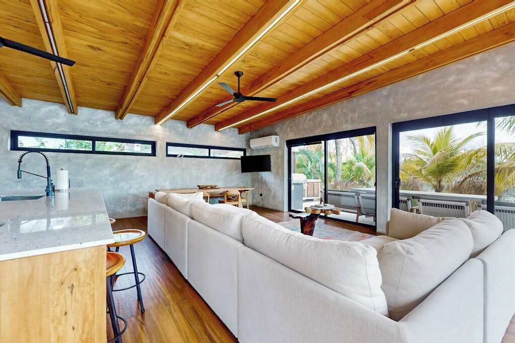Relaxing Villa With Private Plunge Pool, Canal Views & Open Layout For Families - Placencia
