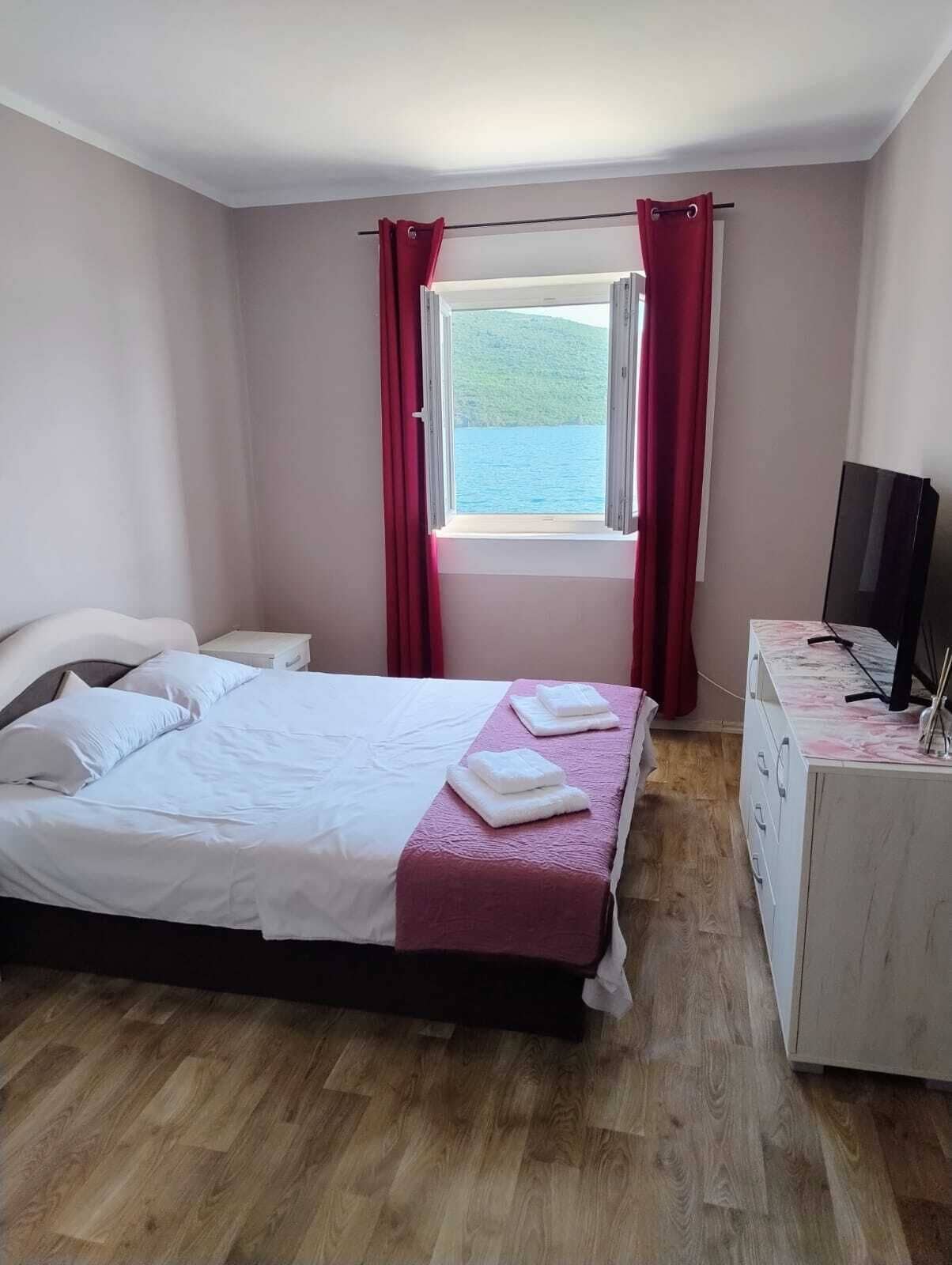 2 slaapkamers, een bureau, een strijkplank/strijkijzer, gratis wifi