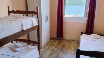 2 chambres, bureau, fer et planche à repasser, Wi-Fi gratuit