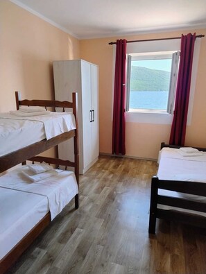 2 chambres, bureau, fer et planche à repasser, Wi-Fi gratuit