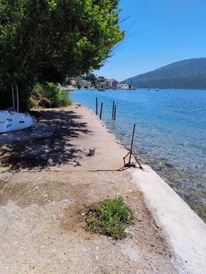 Plage, chaises longues, serviettes de plage